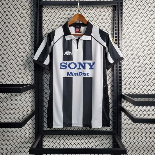 1997/1998 Retro Juventus Football Shirt Home