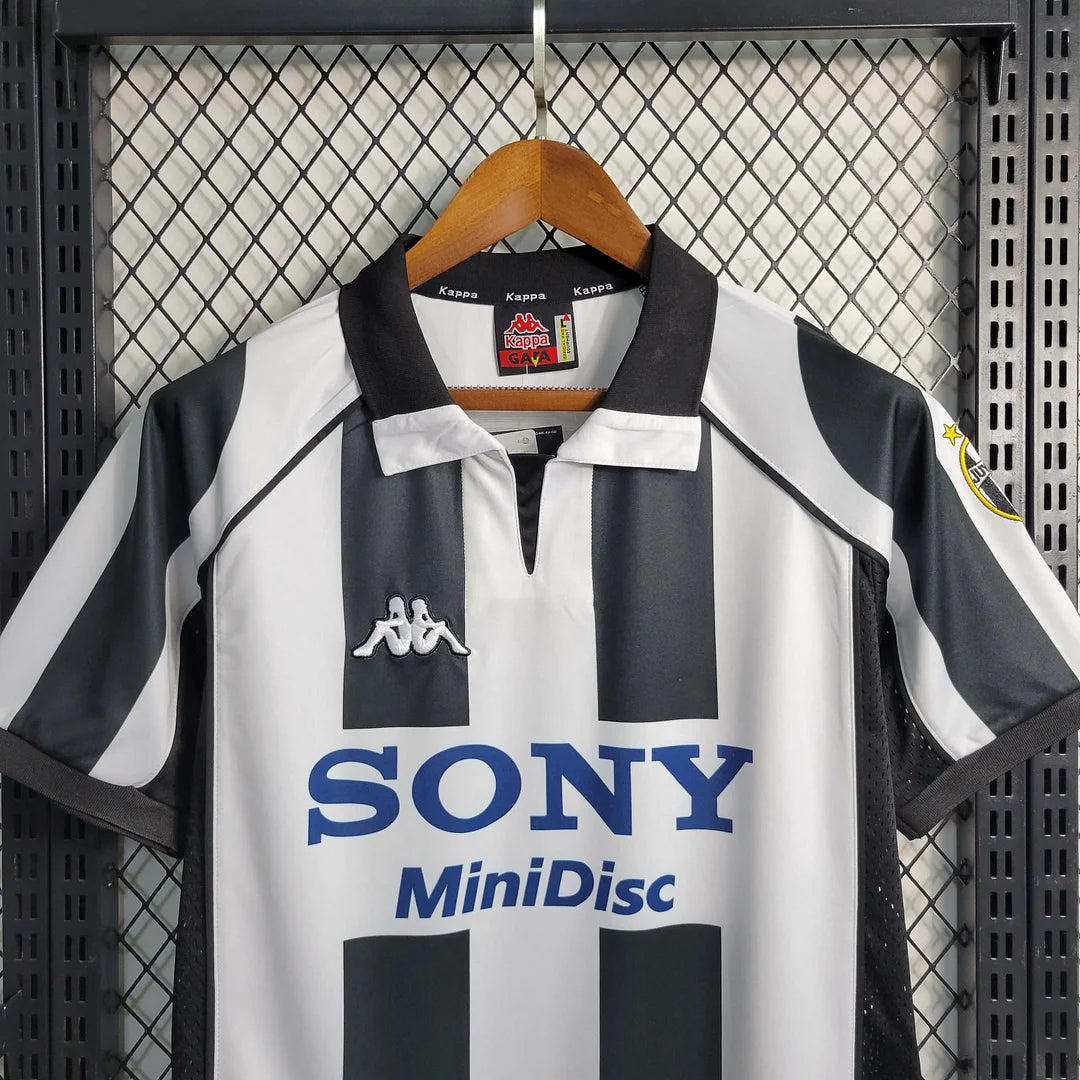 1997/1998 Retro Juventus Football Shirt Home