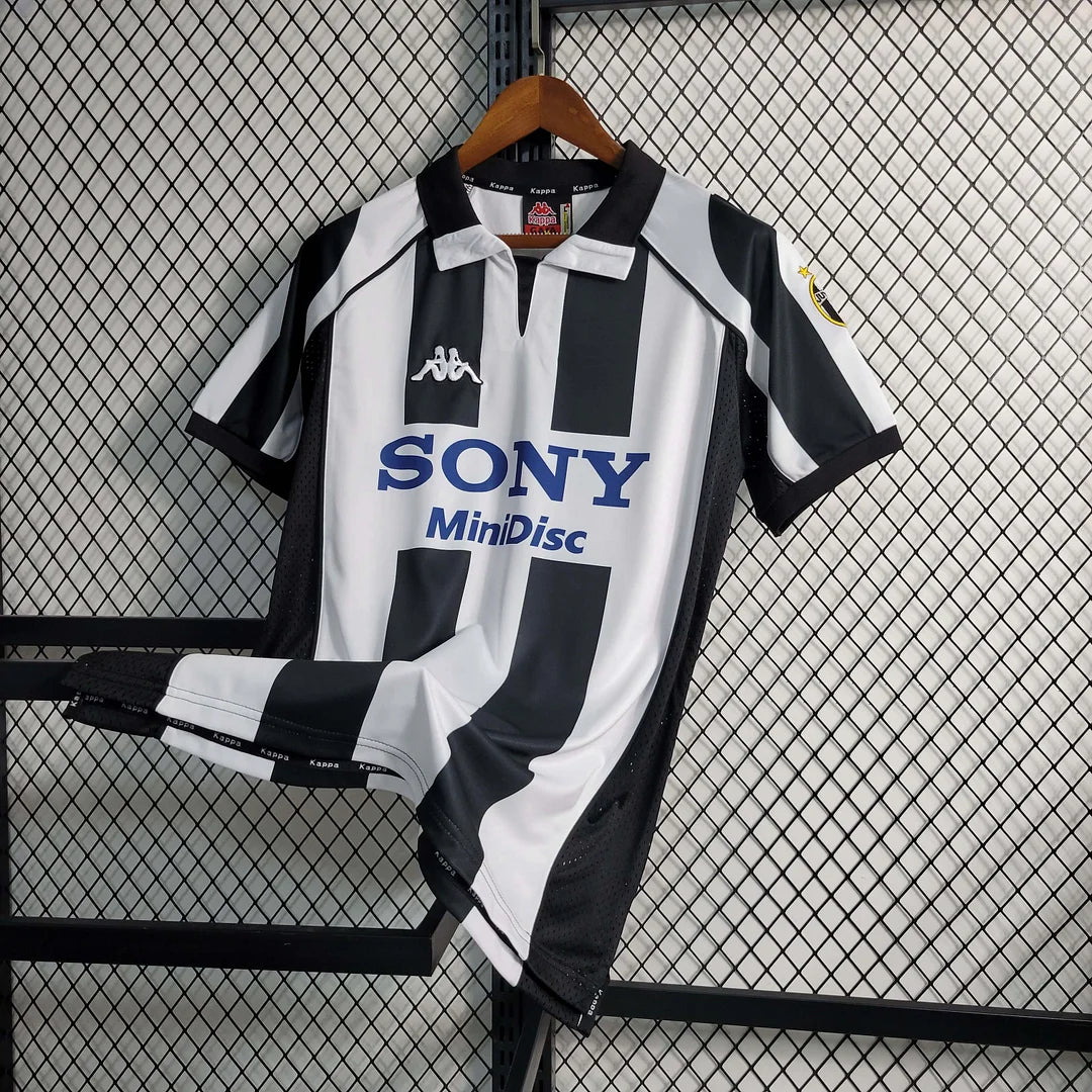 1997/1998 Retro Juventus Football Shirt Home